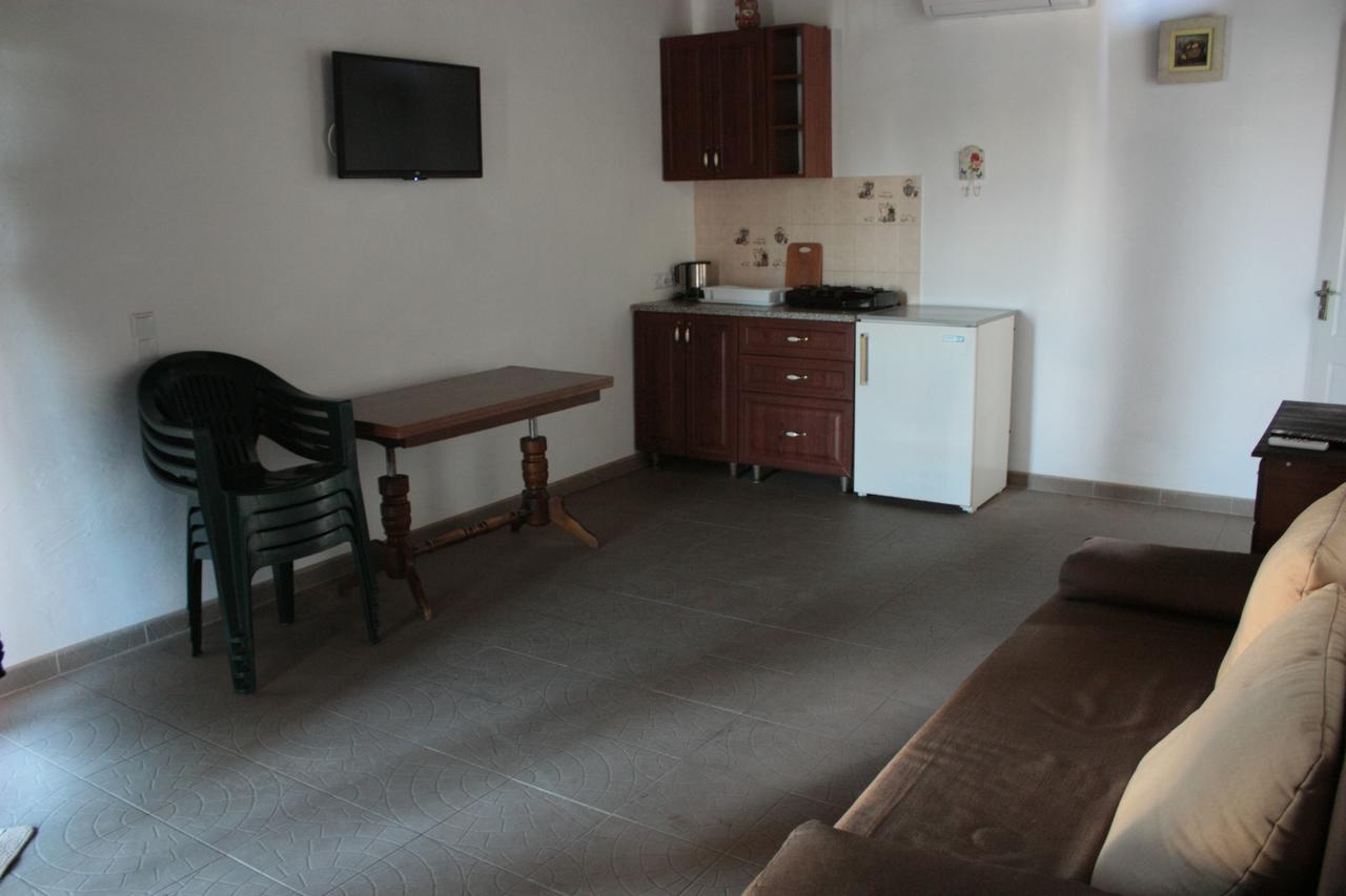 זאטוקה Akvitaniya Mini-Hotel מראה חיצוני תמונה