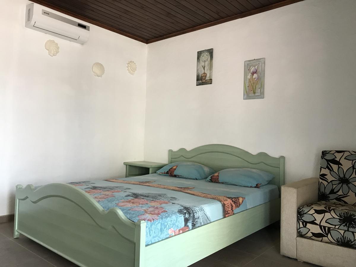 זאטוקה Akvitaniya Mini-Hotel מראה חיצוני תמונה